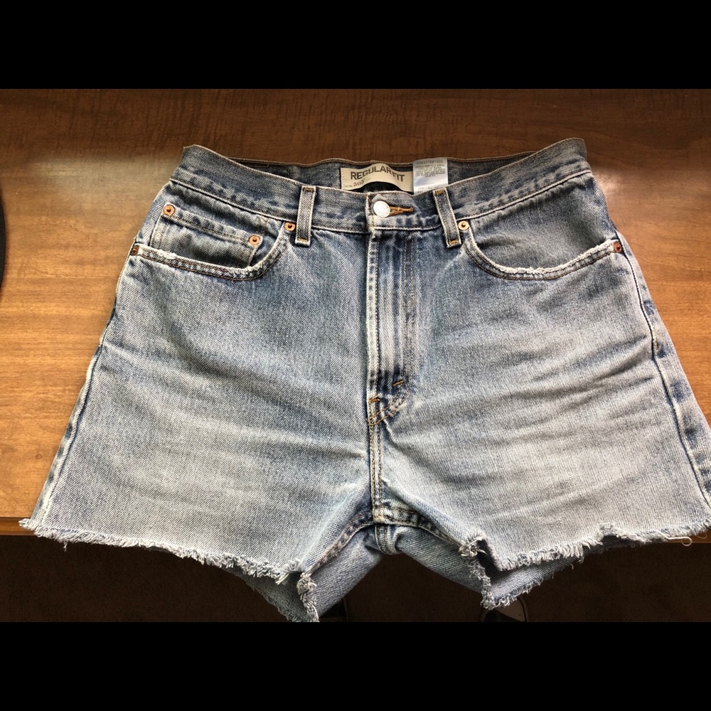 Levi Cut-Off Jean shorts